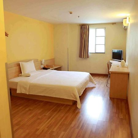 7Days Inn Xingyi Pingdong Avenue المظهر الخارجي الصورة